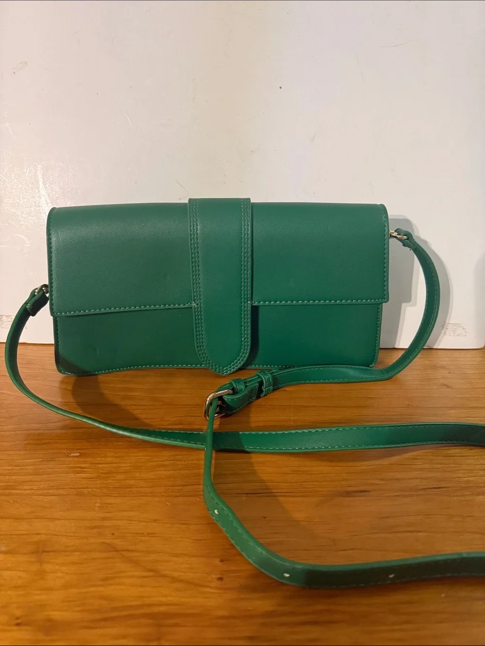 Elegant Green Leather Crossbody Clutch